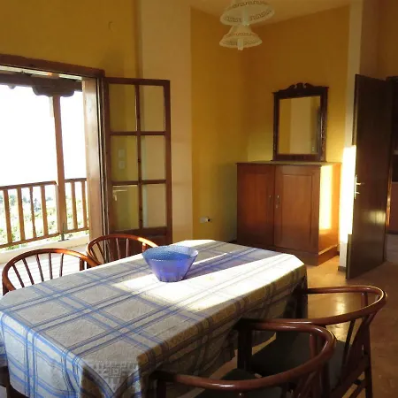 View In - Families Only Nyaraló
